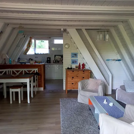 Letniskowy Pirat Lodge Mrzezyno